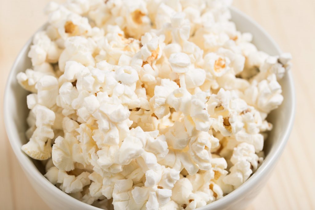 You'll Never Buy Microwave Popcorn Again Thanks to This - The Mom Creative